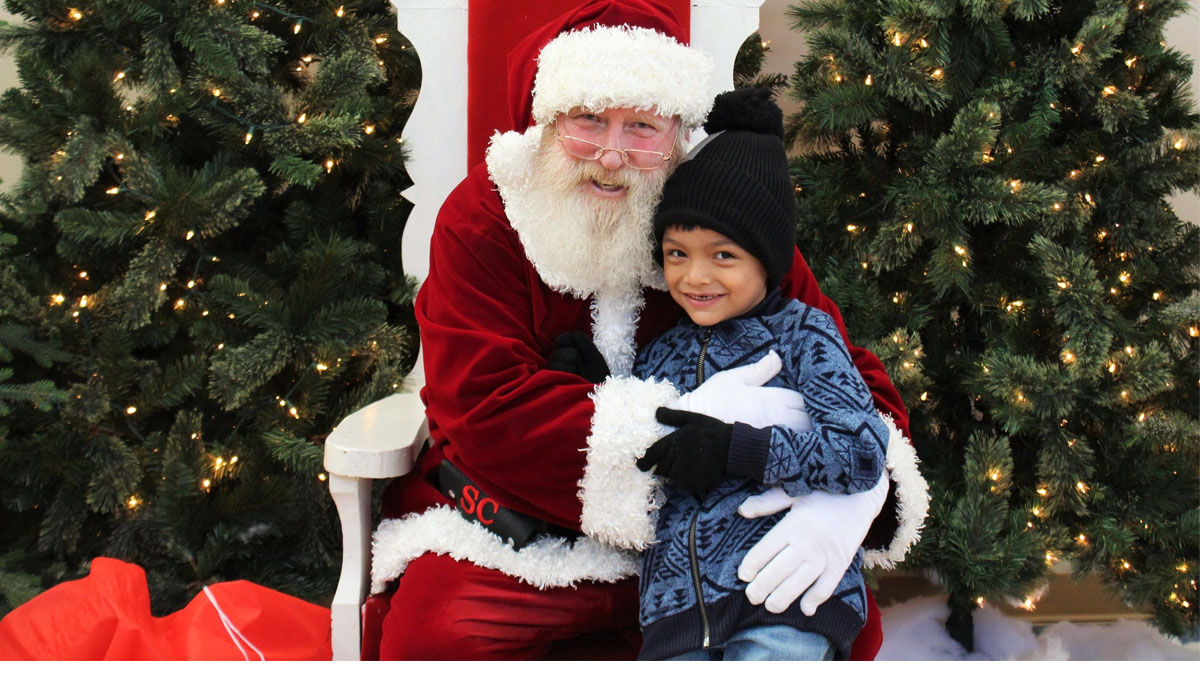 Free Photos with Santa at Belvidere Mall in Waukegan